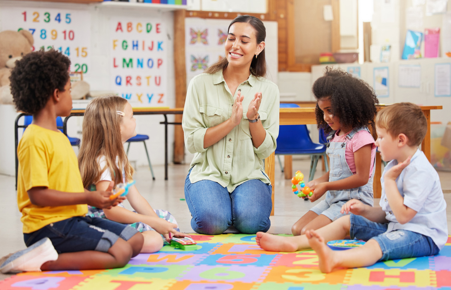 children learning together at Houston ABA Clinic